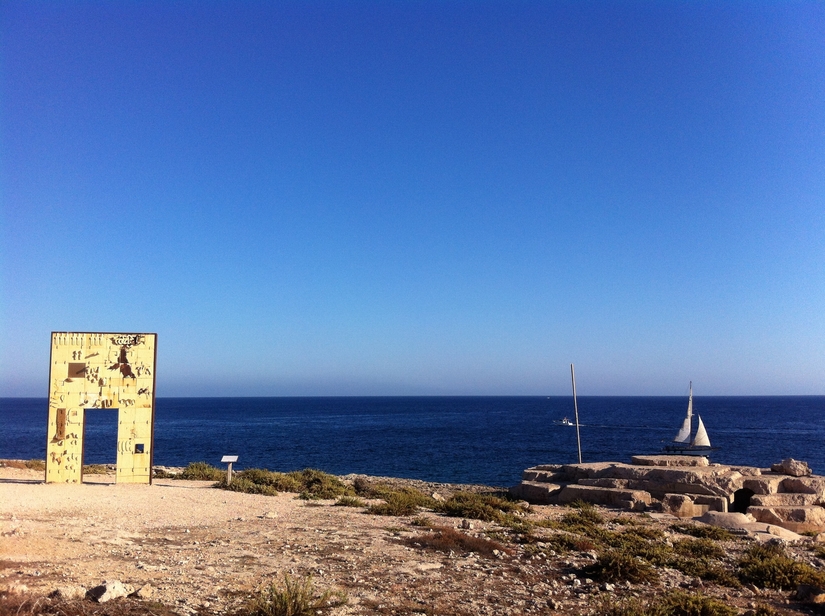 “Gate to Lampedusa—Gate to Europe.” Monument to Migrants Lost at Sea by Mimmo Paladino. Photo courtesy of: Vito Manzari, 2014. Wikimedia Commons.